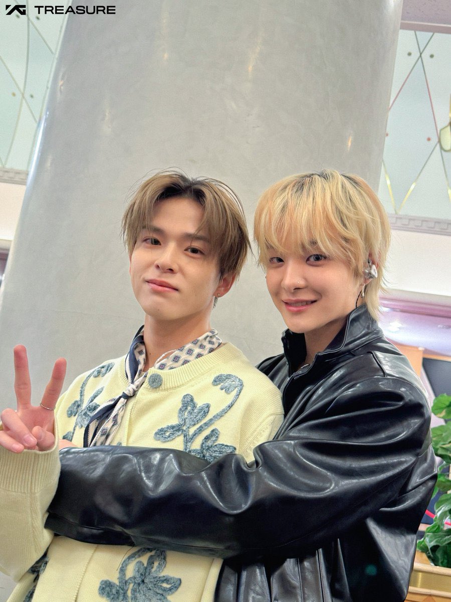 아니 이 훈지녀석. 
뿌탈안한게 그라데이션이 되갓꼬.
죤니 더 커염띠긔가 됐어.
너무 강쥐같진 마..