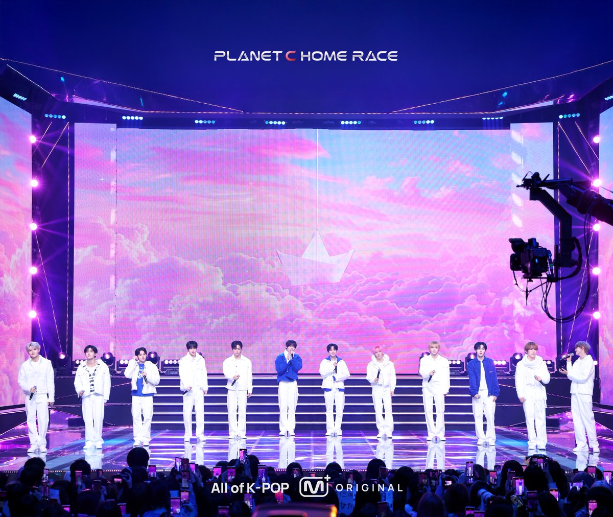 [4회 비하인드 포토 #1📷] 응원으로 이어진 오늘, 다시 한 번 감사합니다 🌱
 
[Ep.4 Behind Photos #1📷] A day carried by your support—thank you once again 🌱

𝐏𝐋𝐀𝐍𝐄𝐓 𝐂 : 𝐇𝐎𝐌𝐄 𝐑𝐀𝐂𝐄  

Mnet Plus 🔗 mnetplus.onelink.me/TRa8/d9rom8k4 

#MnetPlus #엠넷플러스 #MnetPlus_ORIGINAL