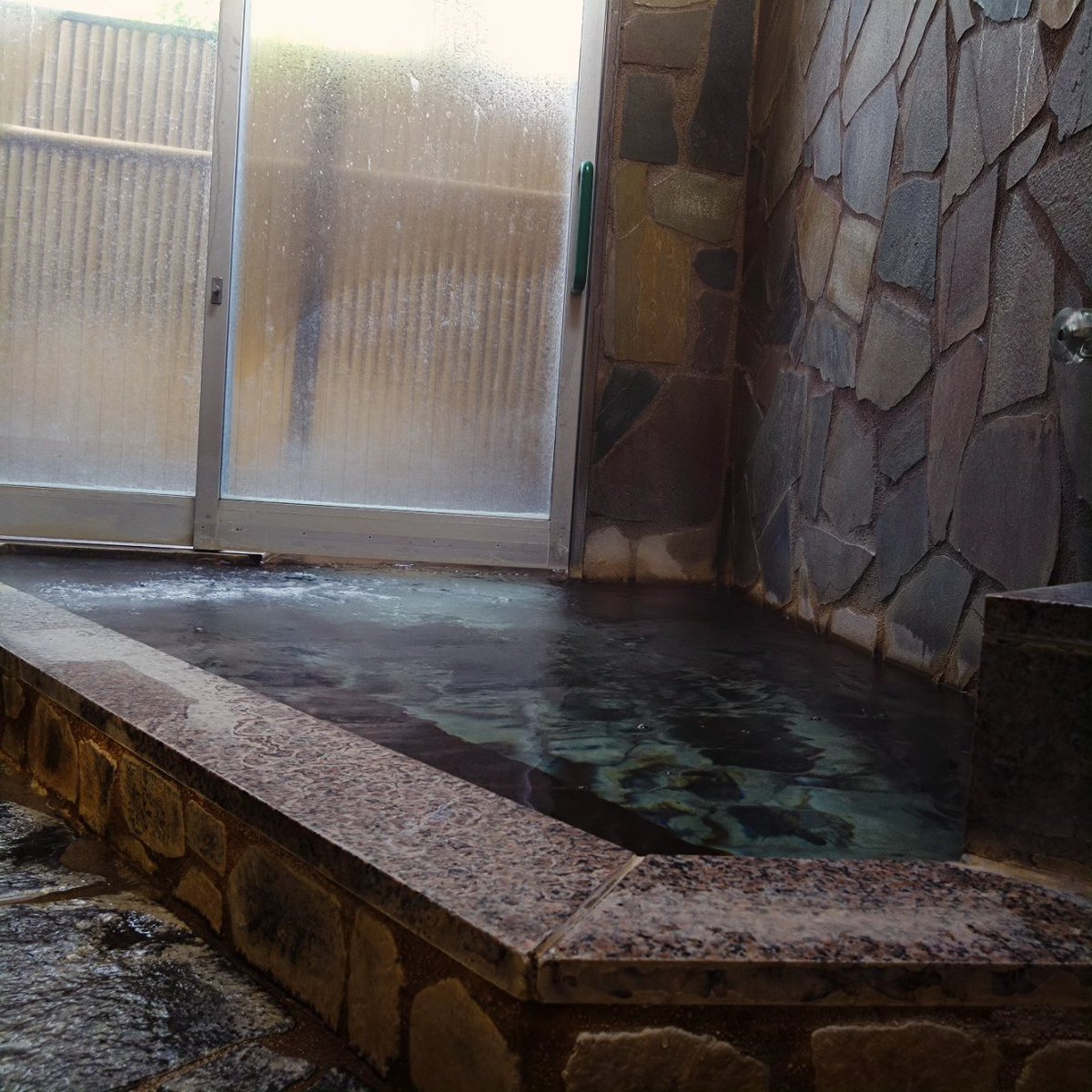 manamindmap's tweet image. キッドさんが「福ミミらじお」で当選していただいた「七城温泉ドームの家族湯」に行ってきました♨️
お城が見える方が本館、道向かいに別館で家族湯棟、ゆっくりまったり(*^^*)
ありがたや～ #33fan
帰りに美味しい唐揚げ定食をいただいて(o‘∀‘o)*:◦♪
お土産は栗団子🌰ウマー