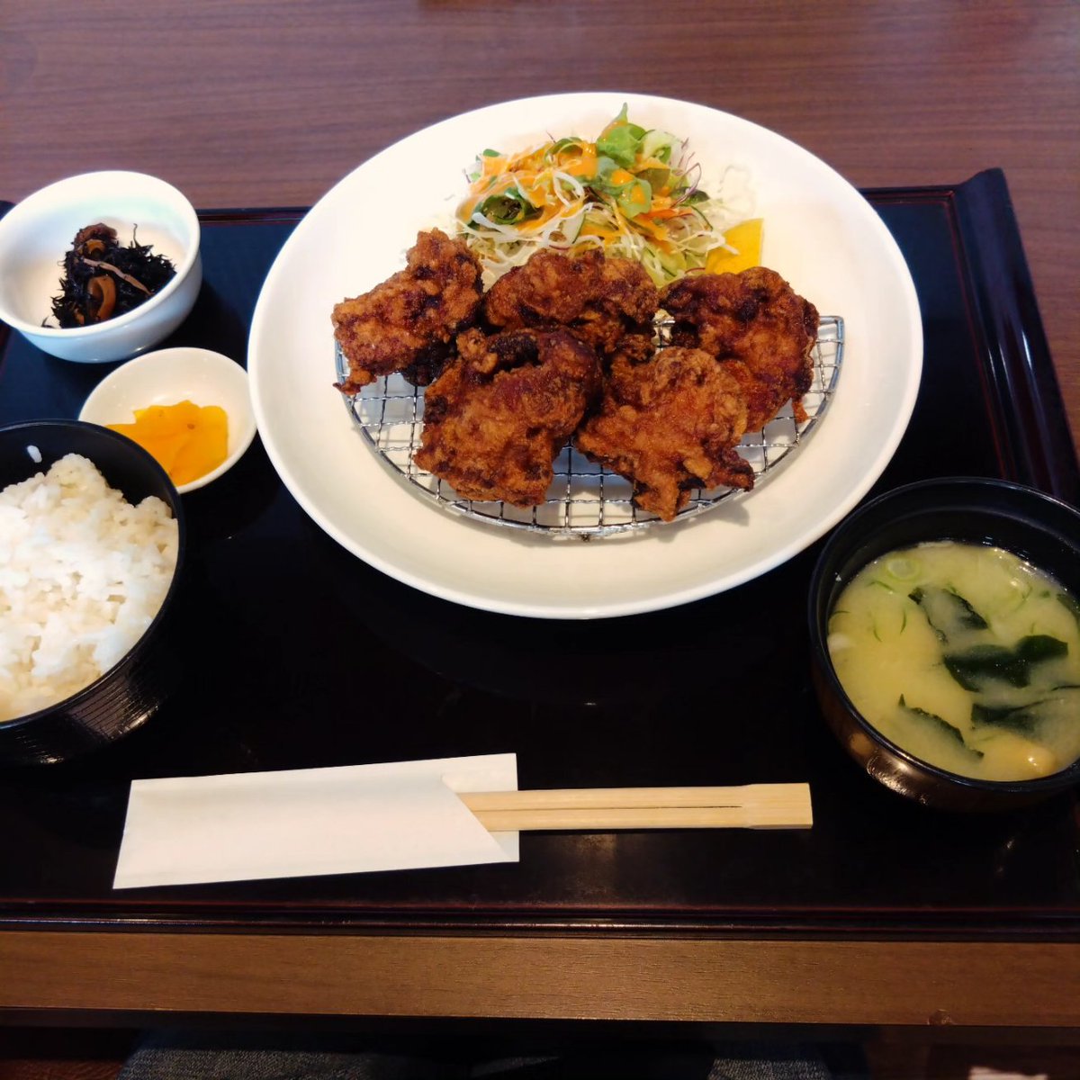 manamindmap's tweet image. キッドさんが「福ミミらじお」で当選していただいた「七城温泉ドームの家族湯」に行ってきました♨️
お城が見える方が本館、道向かいに別館で家族湯棟、ゆっくりまったり(*^^*)
ありがたや～ #33fan
帰りに美味しい唐揚げ定食をいただいて(o‘∀‘o)*:◦♪
お土産は栗団子🌰ウマー