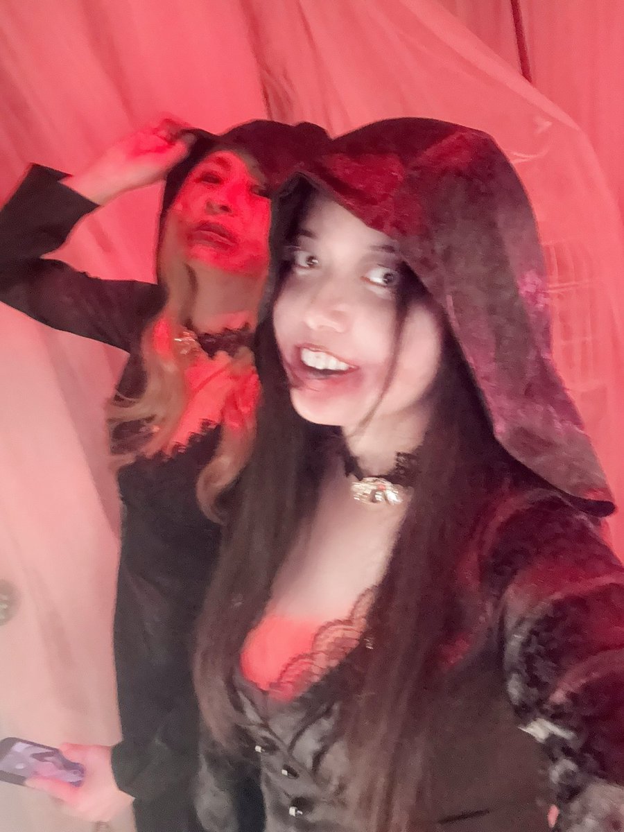 shakura_hanami's tweet photo. ドミトレスク2姉妹で遊んでる🤣www
顔面ヤバすぎて楽しい（笑）

ママと三女が必要や🤣🤣🤣www

今年最後に顔面ヤバーイwww楽しい〜www https://t.co/i8lG4NG1xY