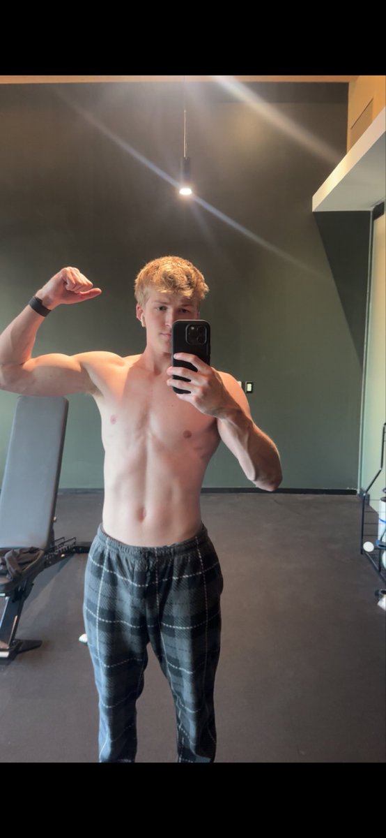 Paincakes tweet media