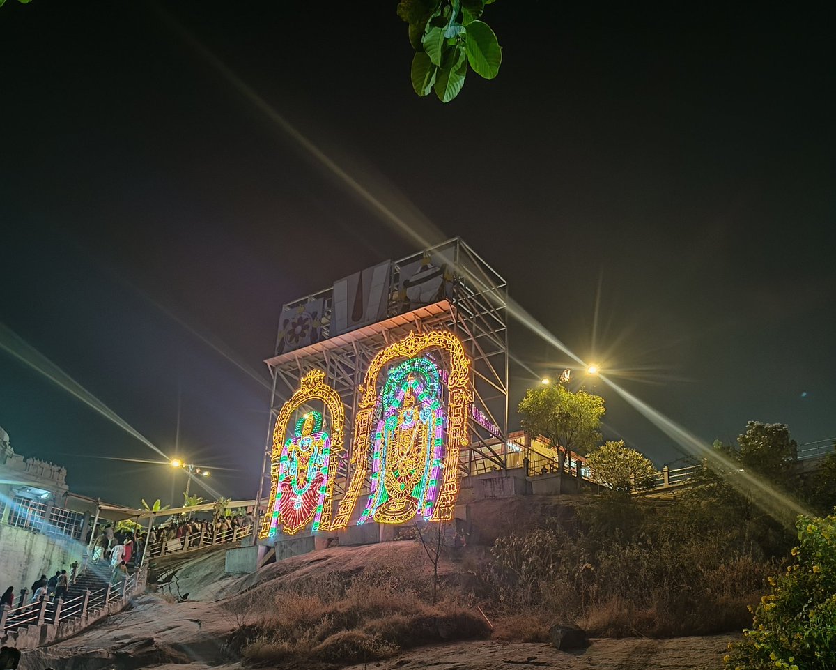 Deepakrzzz's tweet photo. @Pravachanaalu Went early morning 4:30 darshan done in 15 mins https://t.co/H9rV2AEL0v