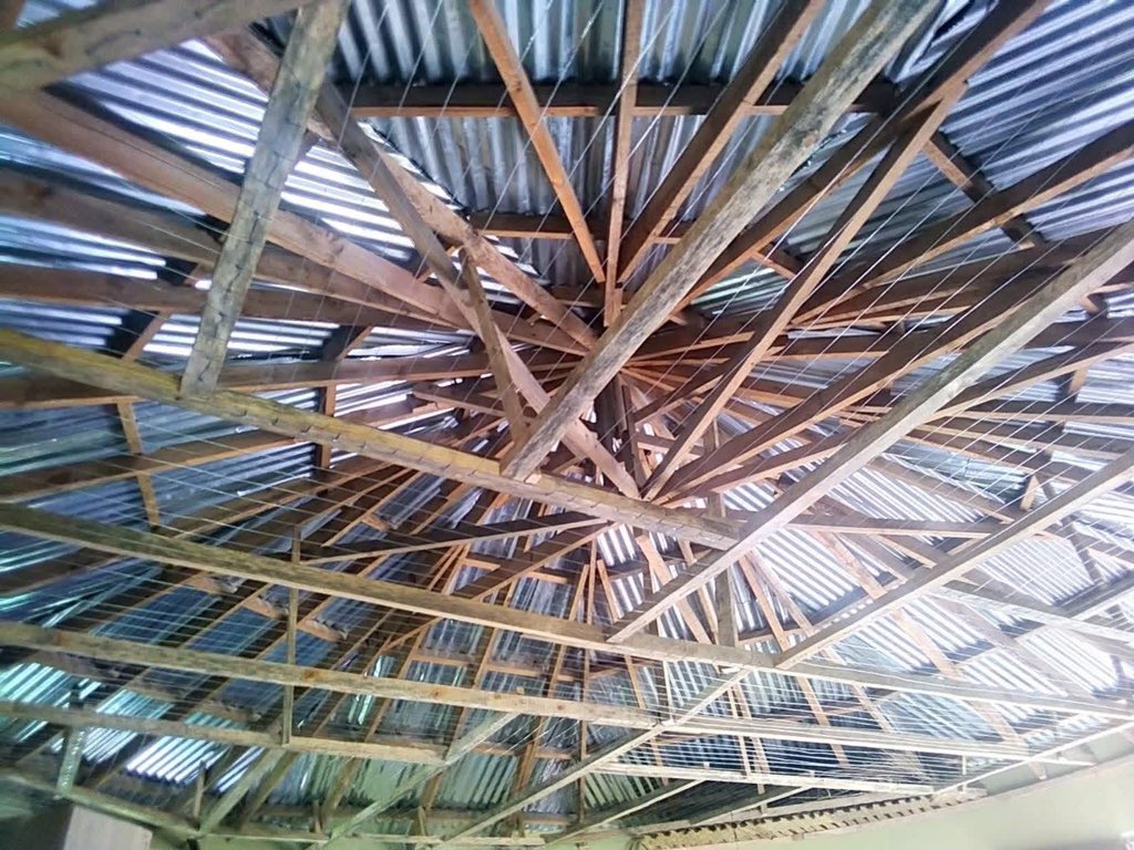 SBmatters_za's tweet image. Meet Bhuda Mapundu a self-taught crafter from East London who craft grass used for ceiling.