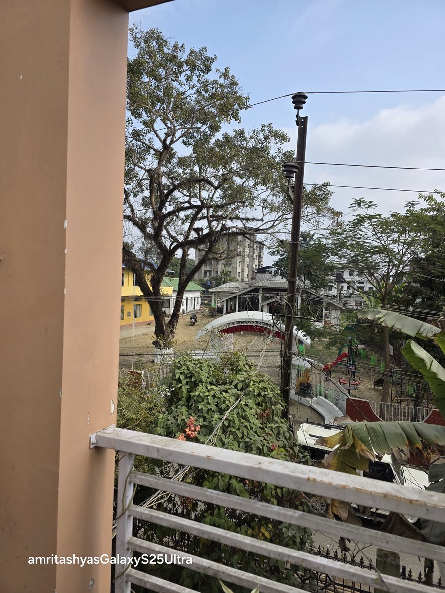 amritashya's tweet photo. 1x and 30x zoom shots after the December update. What are your opinions, friends? 📸🤔 #zoom #Decemberupdate #shots #friends #opinions #S25ultra #Oneui8 https://t.co/2R3xEW6gDz