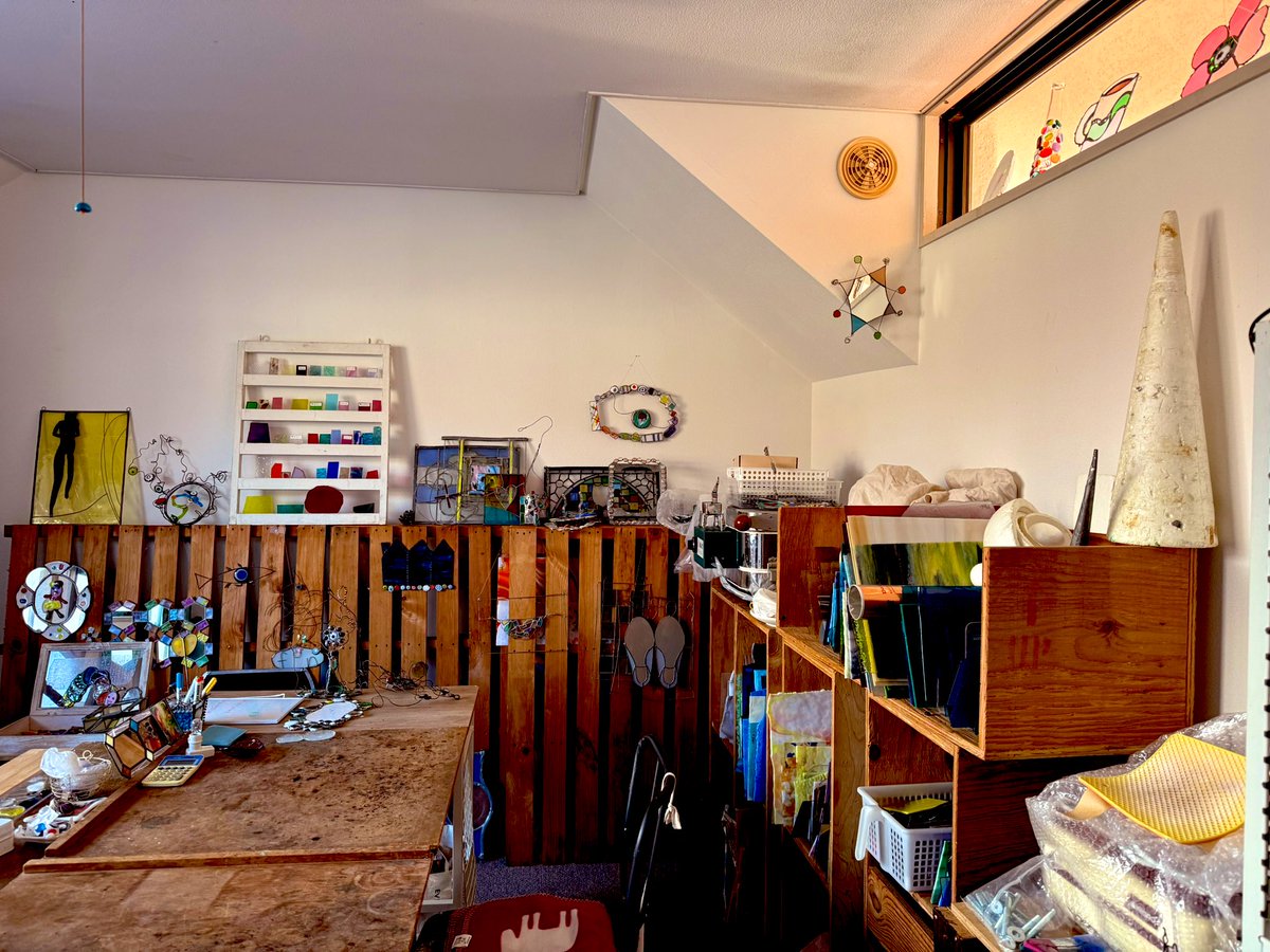 やっとアトリエが、作業できるくらいには片付けられてきた💦いやマジで大変やった。先生のものばかりやけど、自分でもなんやらかんやら作っていきたいな。