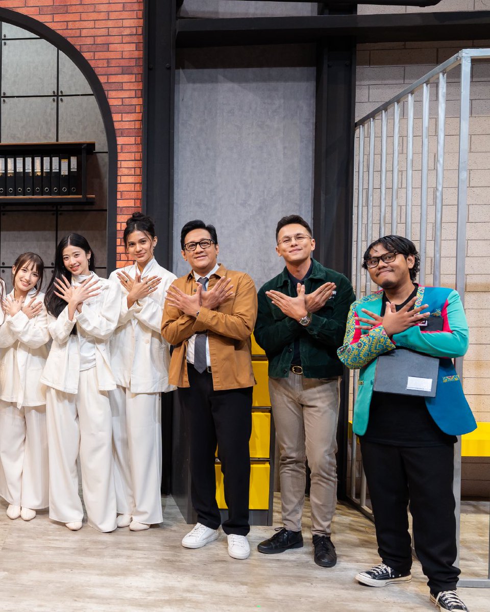 official_papion's tweet photo. Terima kasih sudah menonton Papion di Lapor Pak semalam. Gimana lucu gak para member jadi anak SMA Indonesia? ๐๐ #papion #laporpaktrans7 https://t.co/vmMGoLEhSN