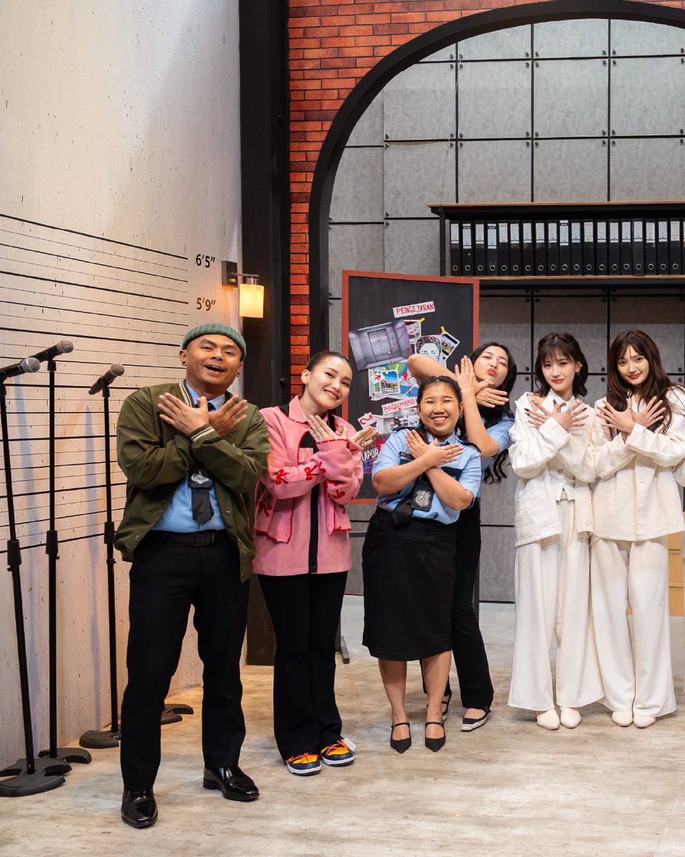 official_papion's tweet photo. Terima kasih sudah menonton Papion di Lapor Pak semalam. Gimana lucu gak para member jadi anak SMA Indonesia? ๐๐ #papion #laporpaktrans7 https://t.co/vmMGoLEhSN