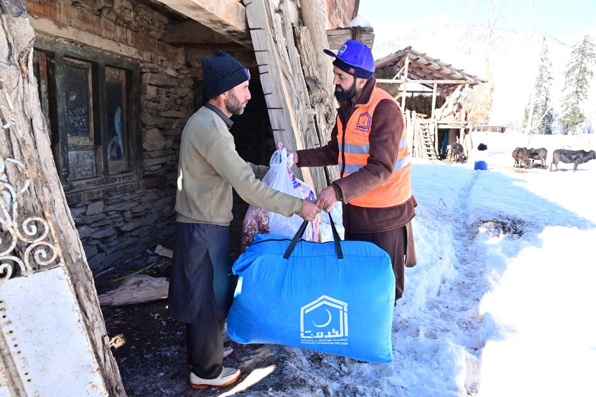 AlkhidmatOrg's tweet photo. Winter supplies were delivered to deserving families in Kel village, Neelum Valley, helping them survive the biting cold in this remote area.

#Alkhidmat #WinterRelief https://t.co/5ZBlRDHFZK