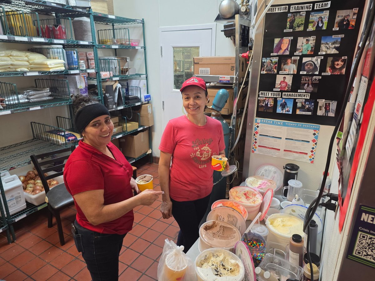 CKarmolinski's tweet photo. Sunday Funday at Fair Oaks, it’s always a good time for ice cream ⁦@dale_bullotta⁩ ⁦@DeannaOrlando⁩ ⁦@train3rgirl⁩ ⁦@dougcomings⁩ ⁦@AA_M_WHITE⁩ https://t.co/CbJKe4PF4a