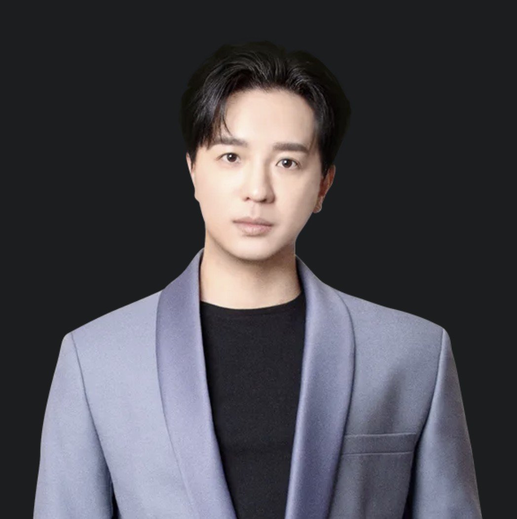 검찰이 강사 현우진 씨와 조정식 씨를 불구속 기소했습니다.🚨 이들은 현직 교사들에게 돈을 건네고 수능 문항을 제공 받았는데요. 교사들은 EBS 교재를 집필했거나 수능 모의고사 출제위원을 지냈으며 두 사람을 포함한 사교육업체 관계자 11명과 전현직 교사 35명도 기소 대상에 포함됐습니다.