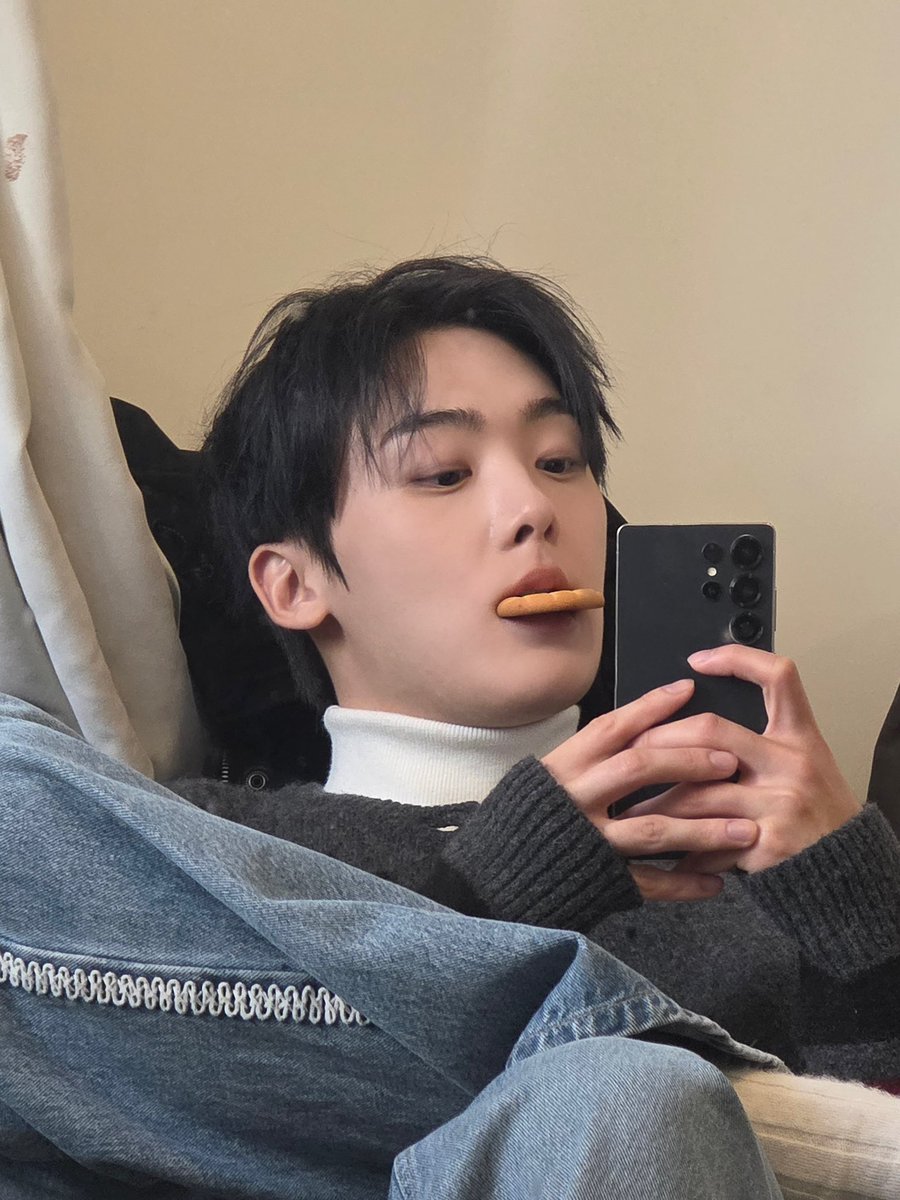 YOONSANHA_offcl's tweet image. [💬]

야미~~🍪
로하모하남~~~

#윤산하 #YOONSANHA