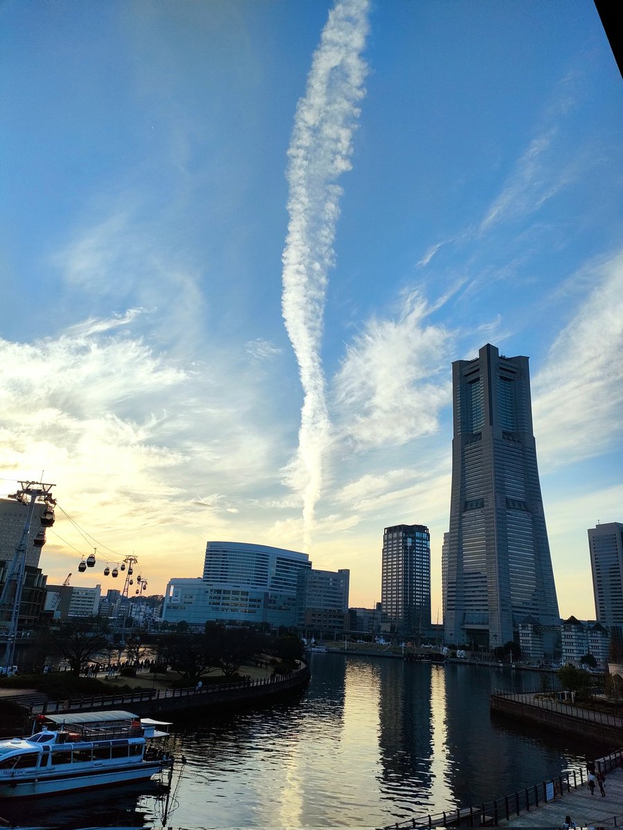 年末みなとみらいに来たら珍しい雲に遭遇した！
