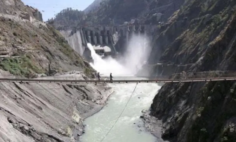 pakco_updates's tweet image. #Jan2
1. #Delhi and #Indian environmental agencies gave nod to Dam on #Chenab river in Indian occupied #Kashmir. Environmentalists have expressed concerns against the dam. @sherryrehman sounded the alarm that #India is violating the #IndusWaterTreaty and weaponizing water.
#News