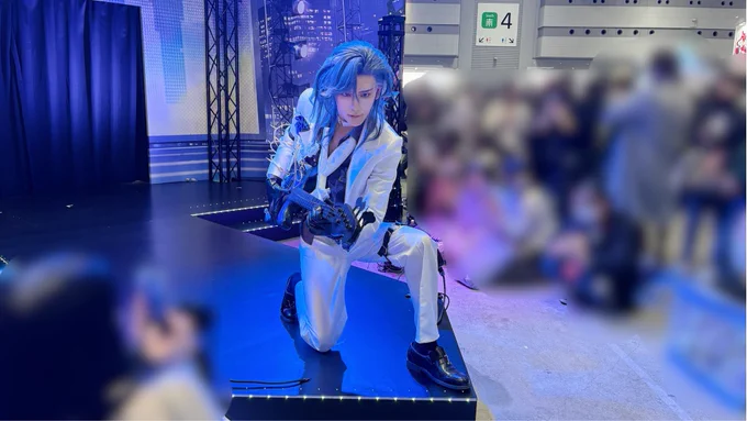 騎士とリッパーバチイケすぎて冬コミ中の女子が集結していた