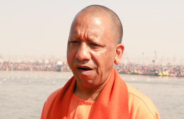 Kuldeepkumar497's tweet photo. योगी – UP में कानून व्यवस्था के लिए पुलिस की नहीं,बल्कि बजरंग दल की आवश्यकता है,

इसलिए सरकार से पुलिस भर्ती मांगकर शर्मिंदा मत करें,

युवक – जिस तरह बिना पुलिस भर्ती के दिसंबर निकला जा रहा है वैसे ही 2027 में लखनऊ से निकालकर गोरखपुर पहुंचा देंगे।

#UP_Constable_Vacancy https://t.co/VrRR7akIb7