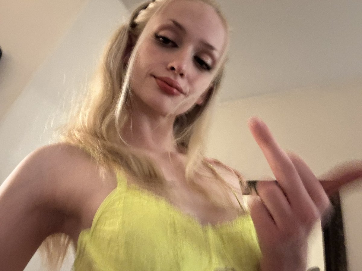 Goddessrockyy's tweet image. Every loser looks best with their mouth closed &amp;amp; wallet open