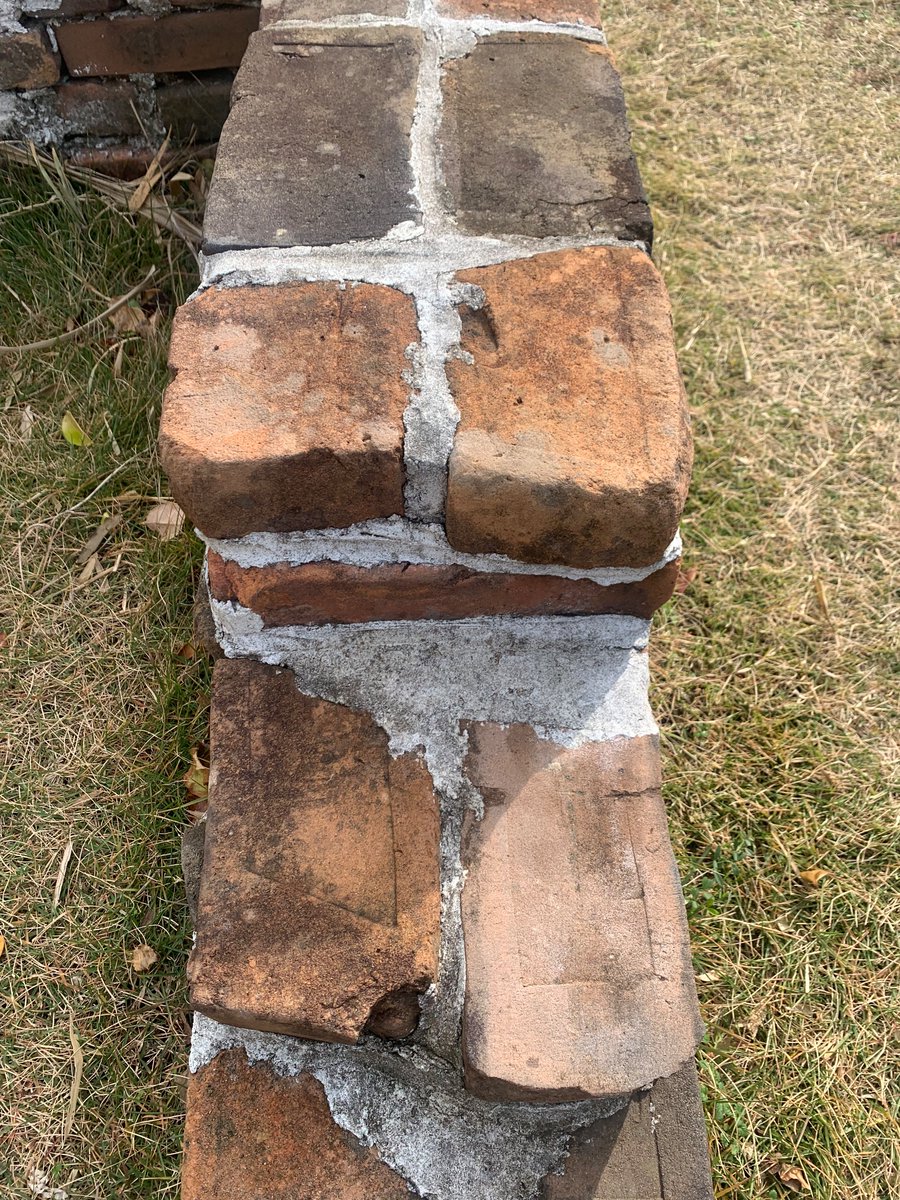 野ざらしになってる貴重な明治初期のレンガ（本来あった場所から動かし