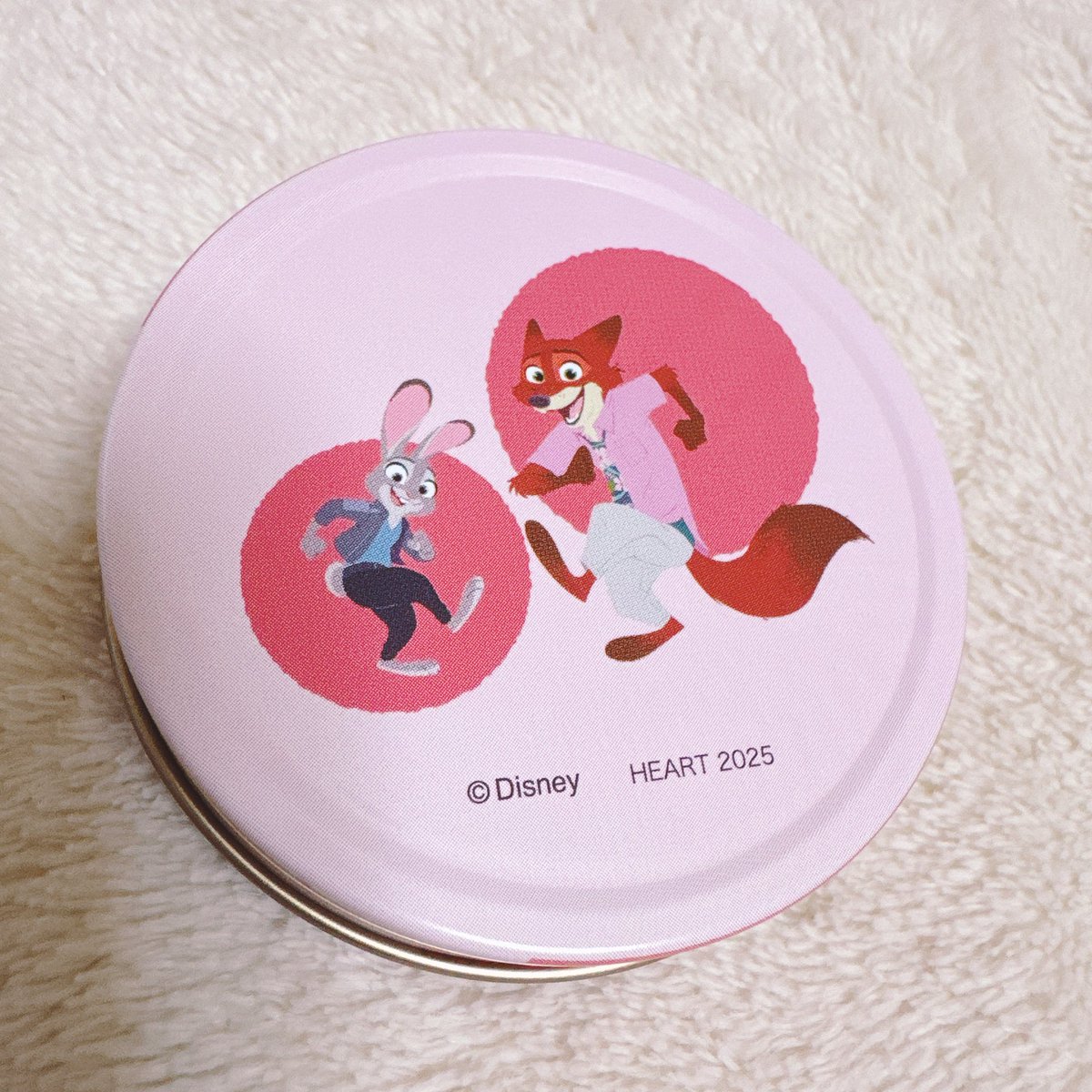 ディズニー ズートピア ニック 幼少期 スタンド付き 缶バッジ 100mm