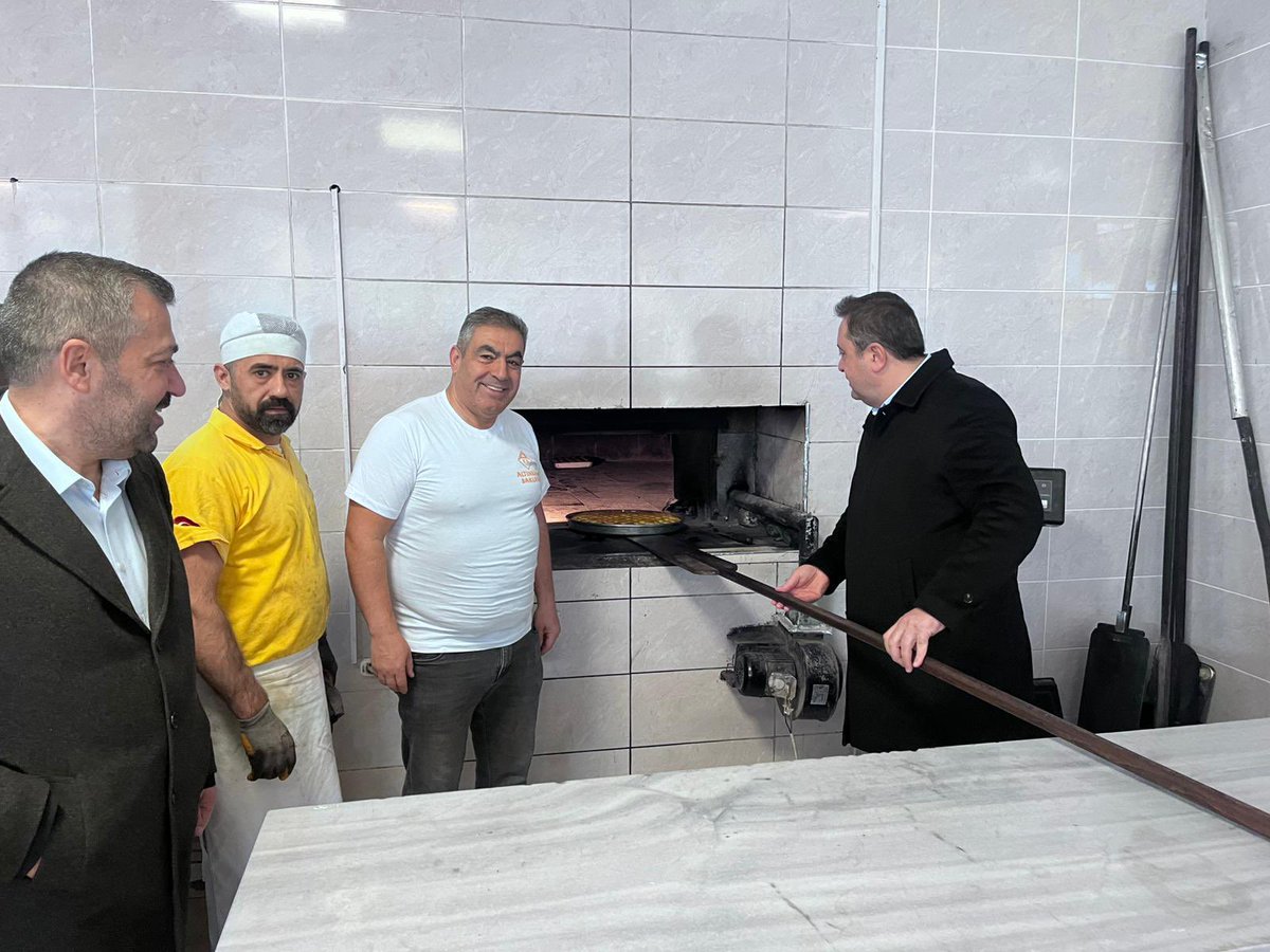 Şehitkamil İlçe Başkanımız İsmail Güler ile birlikte, şehrimizin önemli markalarından Altın Kare Baklava’nın sahibi Hayri Turan’ı ziyaret ettik.

Gaziantep’imizin üretim gücüne ve emeğine değer katan tüm esnafımıza teşekkür ediyor, bereketli kazançlar diliyorum.

<a href="/ismailguler027/">İsmail Güler</a>