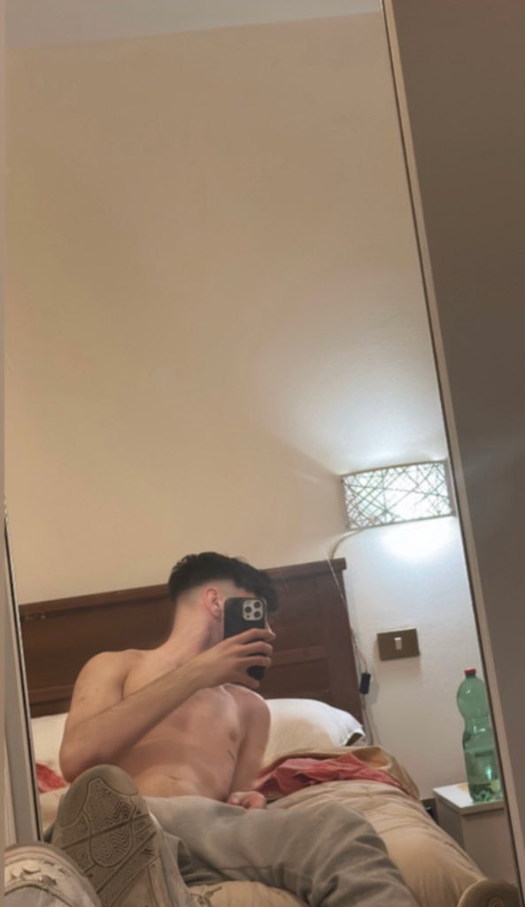 Master_Matte0's tweet image. you see my feet?
#feet #slave #paypal