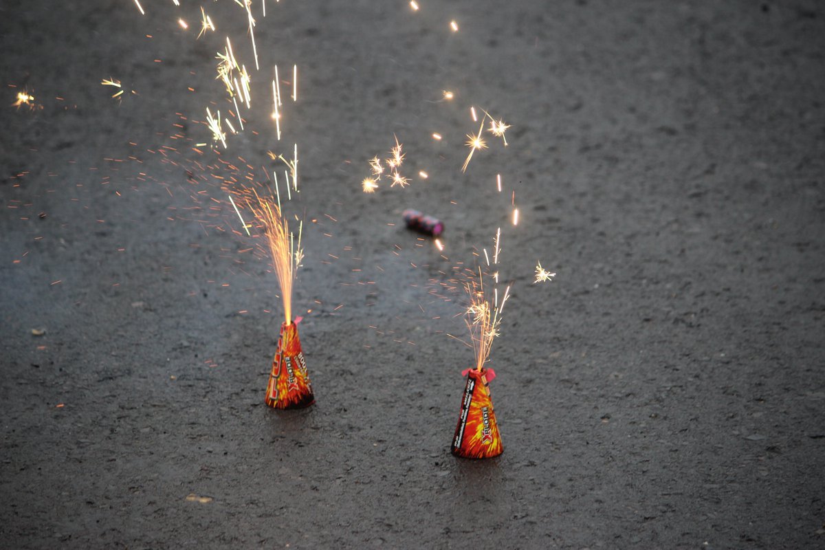 Biztonságosan búcsúzzunk az óévtől! 🥳
Hogyan előzzük meg a szilveszteri tűzeseteket?

Az évnek ebben az időszakában átlagosan harminc-hatvan tűz keletkezik tűzijátékok miatt. 🔥

A legfontosabb tudnivalókért kattints: 👇
katasztrofavedelem.hu/29/hirek/29434…