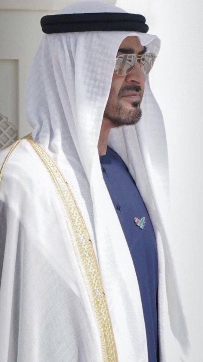 نجدد العهد بالولاء المطلق والطاعة الصادقة.. نسير خلف قيادته بثقة.. ونفخر برؤيته وحكمته.. حفظه الله وسدد خطاه.. وجعل وطننا دائمًا في رفعة وأمان. 🇦🇪🇦🇪#محمد_بن_زايد #الامارات