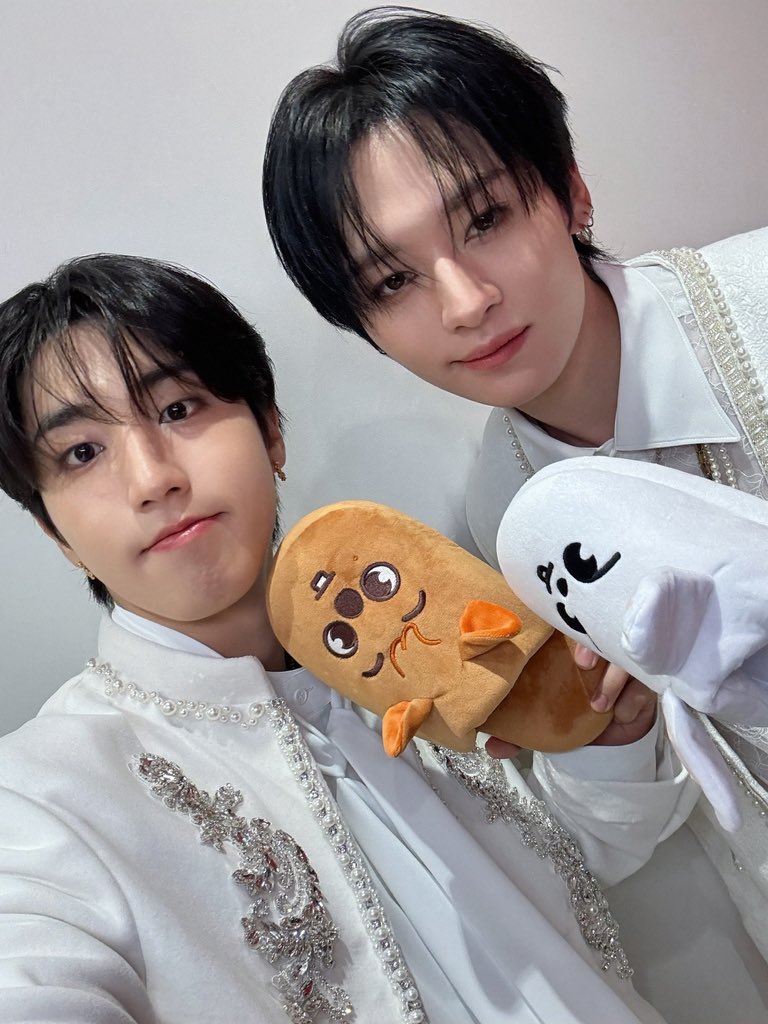 hanmingg's tweet image. THE WAY WE GOT THESE 2 MINSUNG PICS TODAY!?!?!?!?!?!?!?