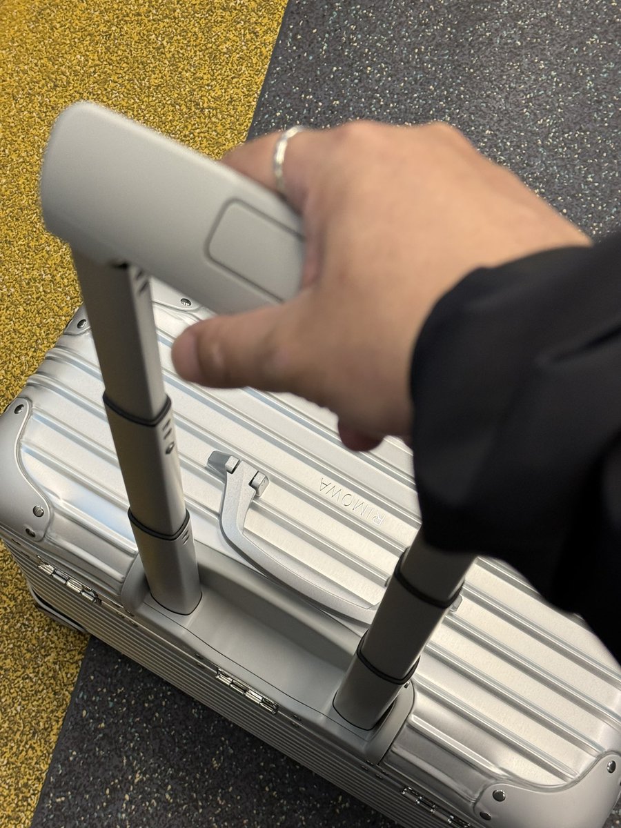 ginsukeMonitor's tweet image. Rimowaのパイロットお買い上げした