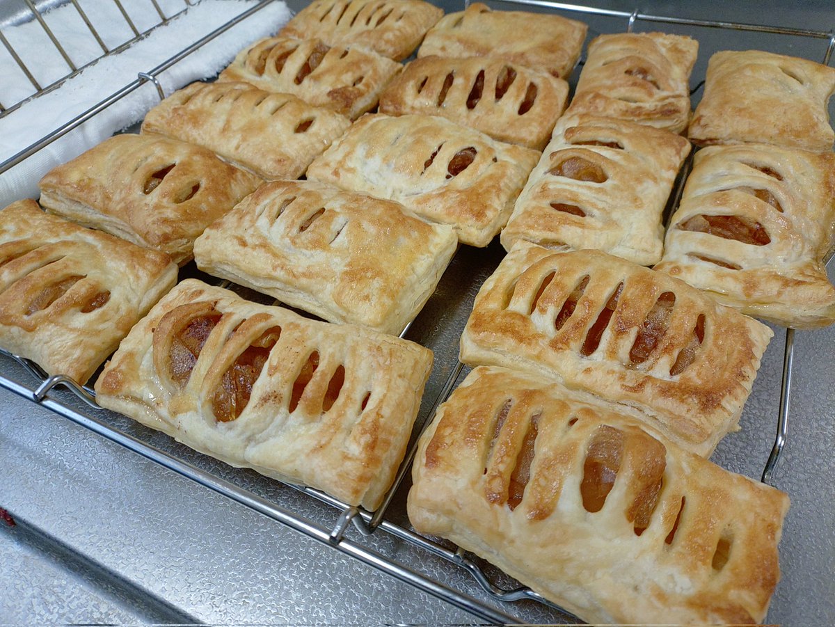 ちあるぷれーと 毎年恒例！林檎🍎農家サンから箱買いした林檎を煮込ん