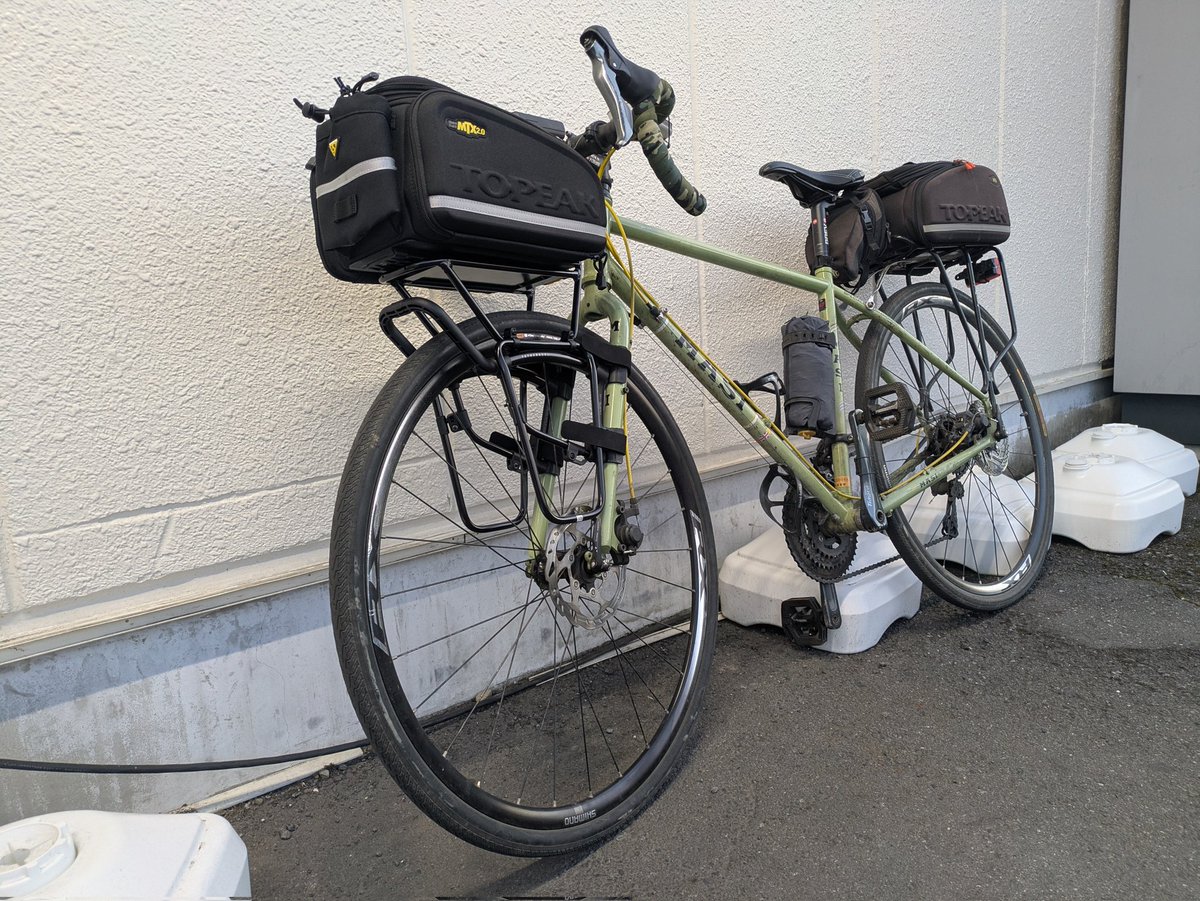 WanqMaruinu's tweet photo. ニューギアフロントラックとバッグ。前方バーに大型ライトがつかない誤算があったけど見た目満足。ところでこれ輪行できるのか？ https://t.co/EeRZGLJ1dP