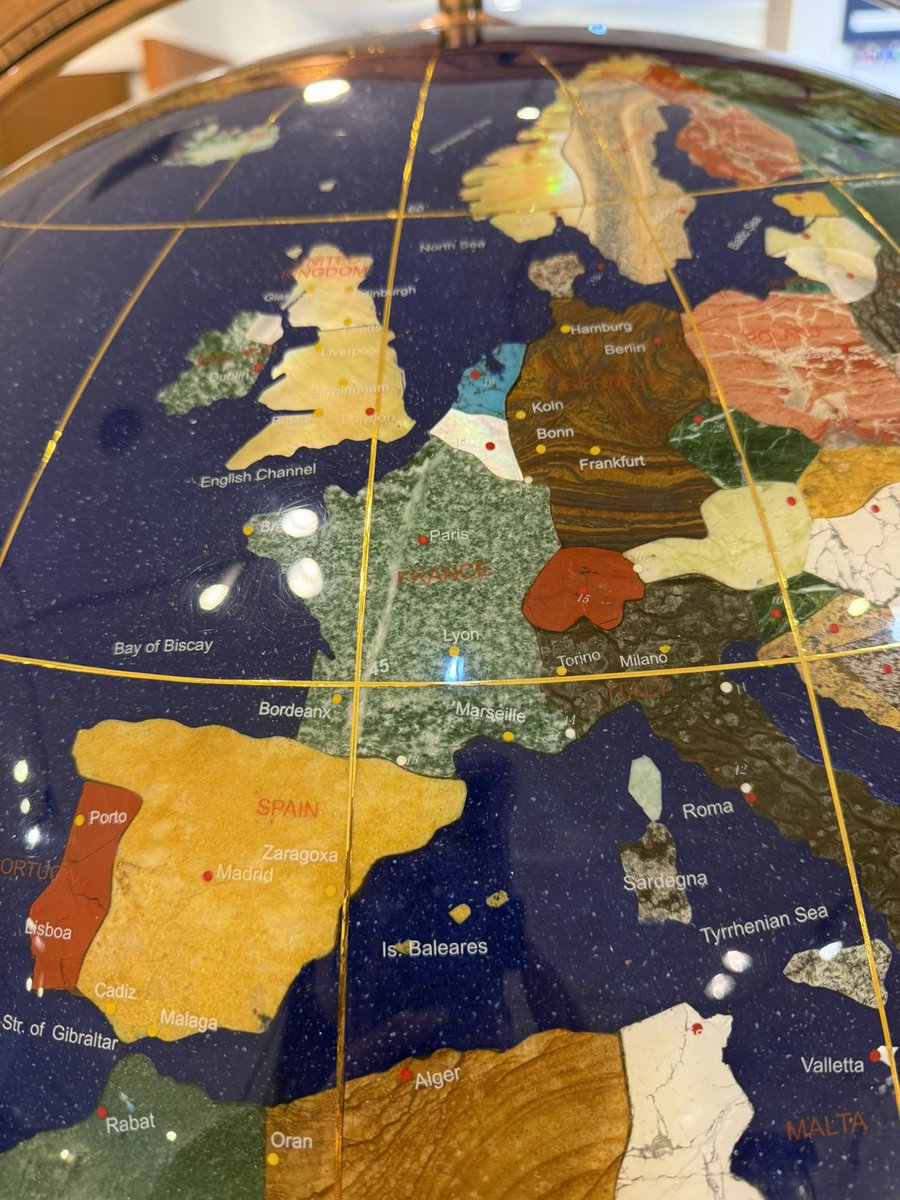 何もかもが美しかった 天然石でできた地球儀から目が離せなかったです🌍