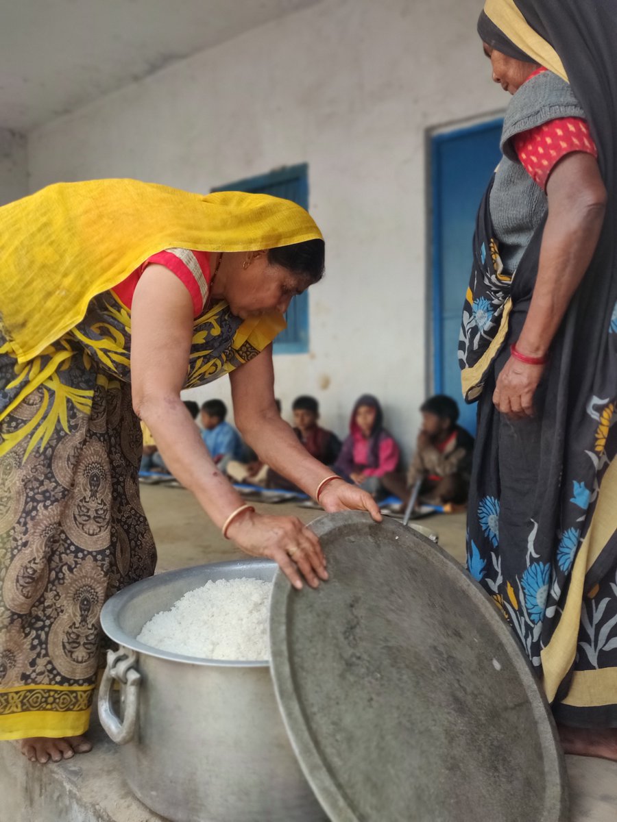 UNWFP_India's tweet image. As an integral part of #India's food safety nets, #ricefortification:
🧑🏽‍🎓Enhances nutritional outcomes for school meal programmes
👩‍👧Addresses micro-nutrient deficiencies among girls and women
👧🏽 Improves nutrition and overall health among adolescent girls
#ZeroHunger #Nutrition