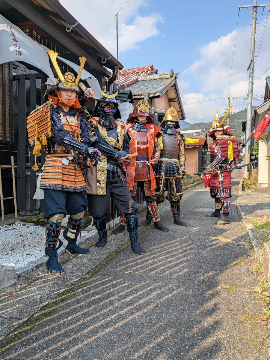 sekigahara_1600's tweet image. 甲冑納めの儀二日目✨

今年最後の笹尾山まで甲冑武者行軍😆👍
後に関ヶ原の御霊神社にお参り、#陣屋関ヶ原宇喜多の陣　の秀家の間でお清め(※キヨシとは読まない)

次回出陣は1月4日彦根城での甲冑初めの儀(現在参加申込受付中)

今年一年も色んな出来事御座いましたが本当にお疲れ様でした🙇…