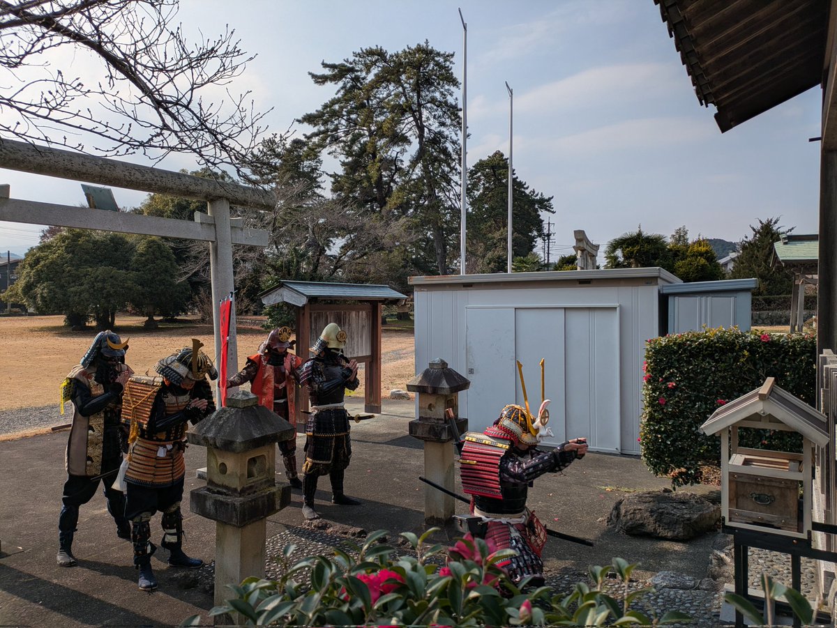 sekigahara_1600's tweet image. 甲冑納めの儀二日目✨

今年最後の笹尾山まで甲冑武者行軍😆👍
後に関ヶ原の御霊神社にお参り、#陣屋関ヶ原宇喜多の陣　の秀家の間でお清め(※キヨシとは読まない)

次回出陣は1月4日彦根城での甲冑初めの儀(現在参加申込受付中)

今年一年も色んな出来事御座いましたが本当にお疲れ様でした🙇…