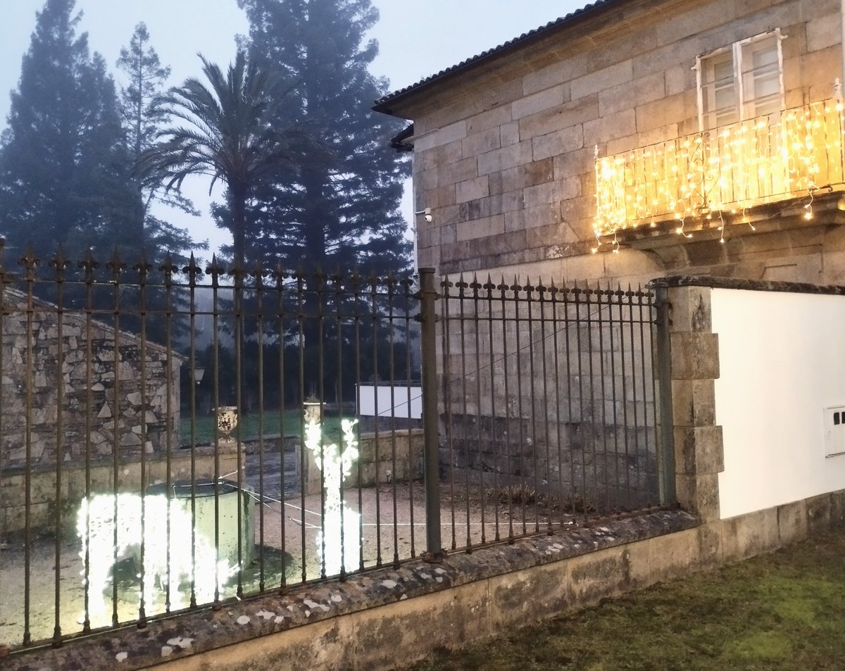 Termina un año y empieza otro. Desde la Fundación Camilo José Cela, donde seguiremos trabajando por y para la Cultura, queremos desear a todos sus amigos una feliz entrada en 2026 y que los doce meses que tenemos por delante hagan realidad nuestros sueños. ¡Feliz Año Nuevo!