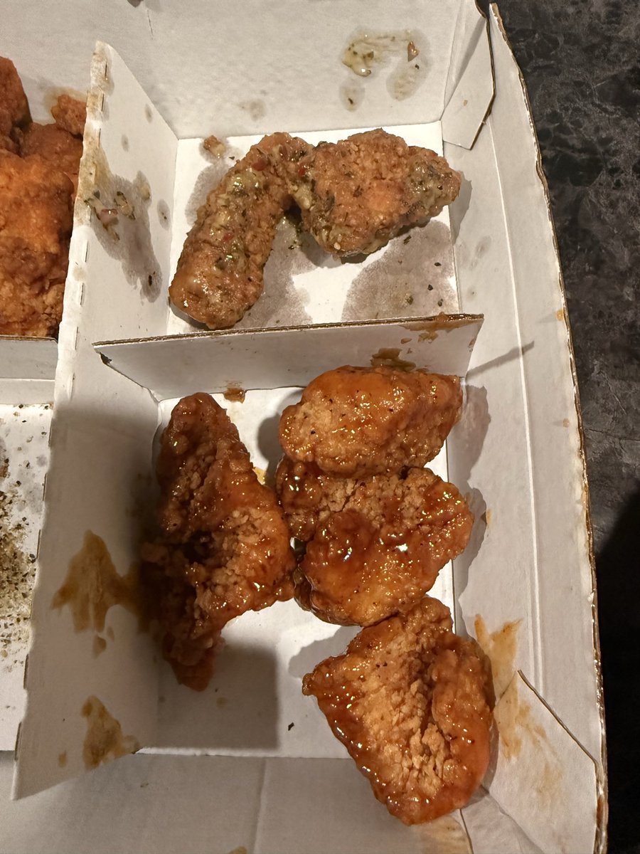 RizzlerDiddler's tweet photo. I tired of sticking up for you guys I am officially done with @BWWings forn$50 these wings and wedges were sad. https://t.co/PyDI6ynopz