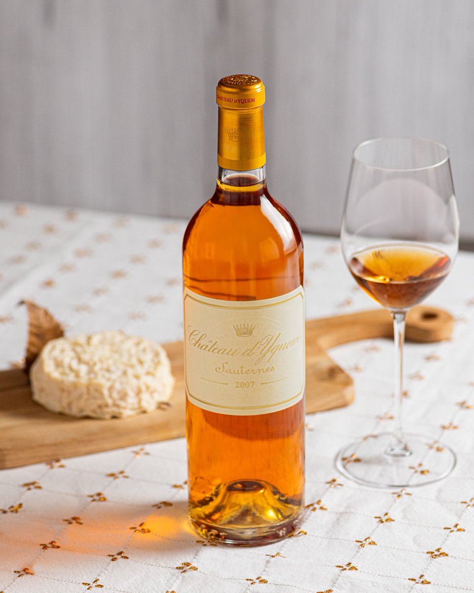 Château d’Yquem es un blanco mítico de la bodega legendaria de Bordeaux. La cosecha 2007 muestra una paleta de aromas impresionante y, en boca, tiene una textura mágica con un final larguísimo. Una joya para disfrutar a pequeños sorbos. #vinodeldía bit.ly/3MTlmQK