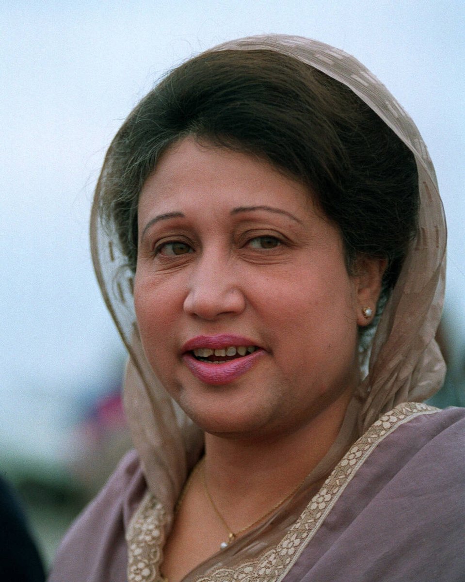 trahmanbnp's tweet image. My mother, BNP Chairperson Begum Khaleda Zia, has responded to the call of Almighty Allah and left us today. Inna lillahi wa inna ilayhi raji'un (Indeed, we belong to Allah, and to Him we shall return).

To many, she was the leader of the nation, an uncompromising leader, the…
