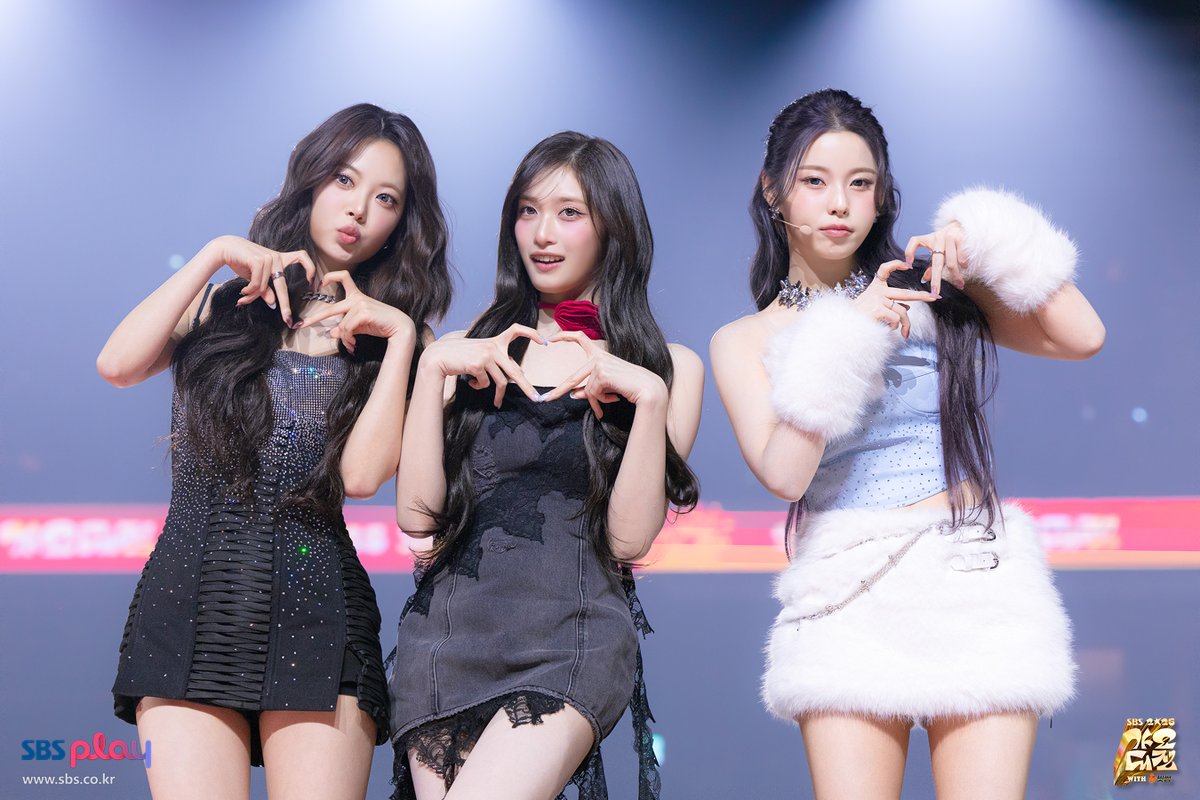 📍2025 SBS 가요대전🎅

스페셜 무대 <막강즈> 이서x규진x은채 현장포토📸

MORE🔗 programs.sbs.co.kr/enter/2025sbsg…

#가요대전 #SBS가요대전 #2025SBS가요대전 #2025SBSGAYODAEJEON #이서 #규진 #은채 <a href="/IVEstarship/">IVE OFFICIAL</a> <a href="/NMIXX_official/">NMIXX</a> <a href="/le_sserafim/">LE SSERAFIM</a>