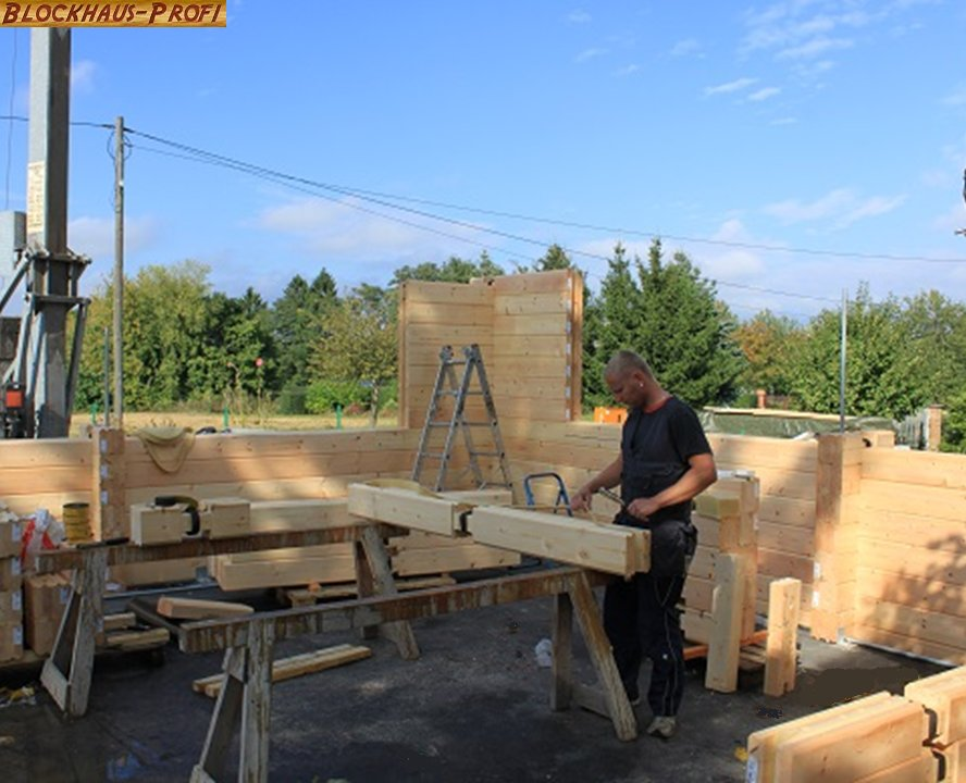 Bautagebuch – Blockhaus mit Planung und Montage
Ein hochwertiger, passgenauer und formstabiler Holzbausatz lässt die Arbeit schnell fortschreiten. Ein Turmdrehkran erleichtert die #Montage.

#Handwerker #Zimmerei #Holzbauweise #Planung #Bau #holzofengate 

blockhaus-profi.de/bautagebuch/