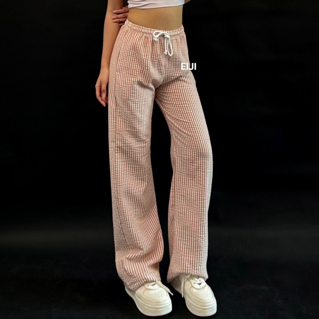 ssweetiecat's tweet photo. soft stripe pants 🧚🏻‍♀️

a thread https://t.co/FvQtUnV3SW