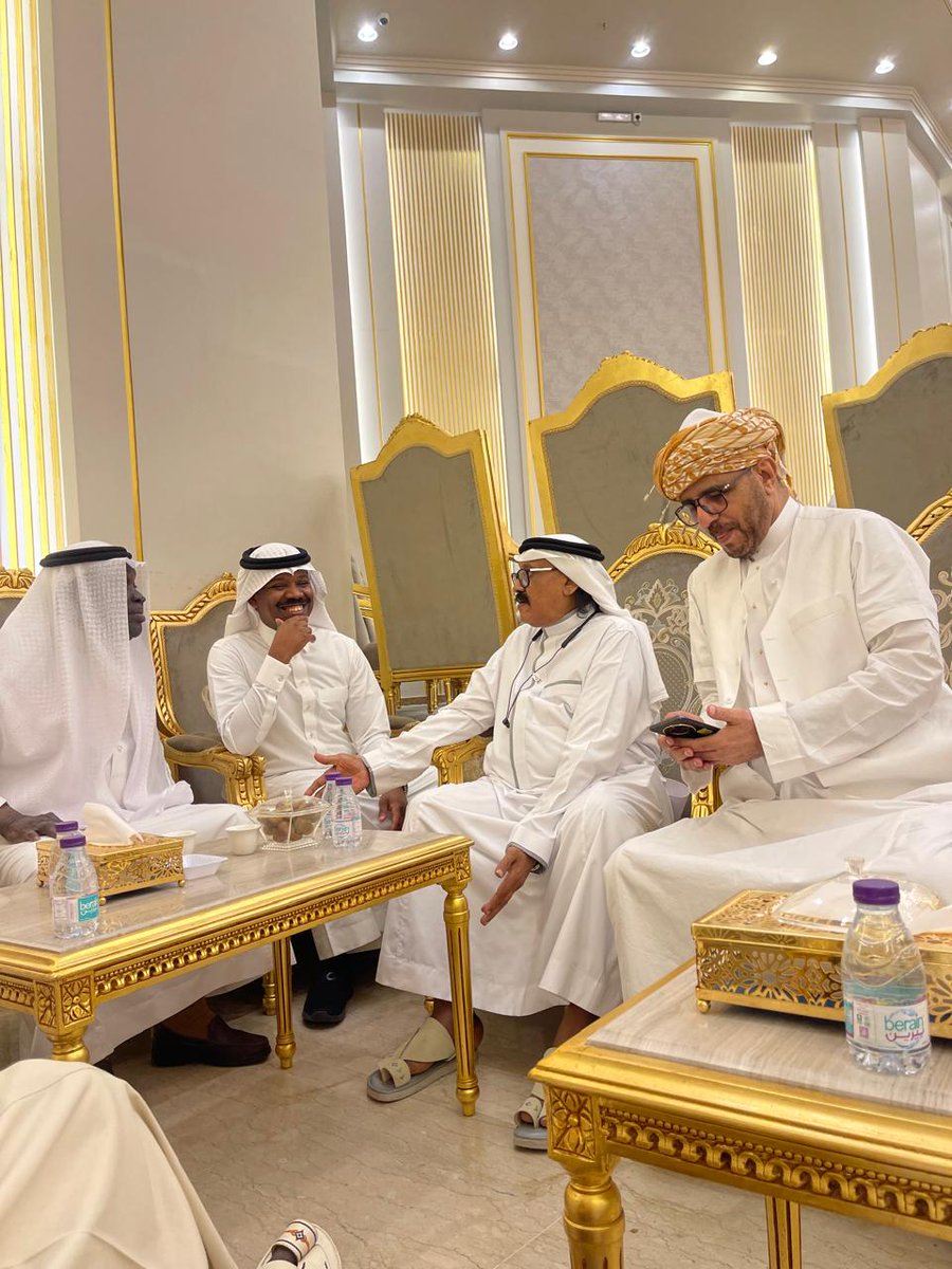 خالص الشكر والتقدير للاستاذ عادل نوار مدير الفريق الاول السابق لتشريفه حفل زفاف ابننا الكابتن طيار محمد كنداسة. 
 وكان لحضوره الكريم بالغ الأثر في نفوسنا، وأضفى على فرحتنا بهجة وسروراً لا يوصف. 
 
#بصمة_اتحادي
#بصمة_رياضي
#افراح_الكنداسة