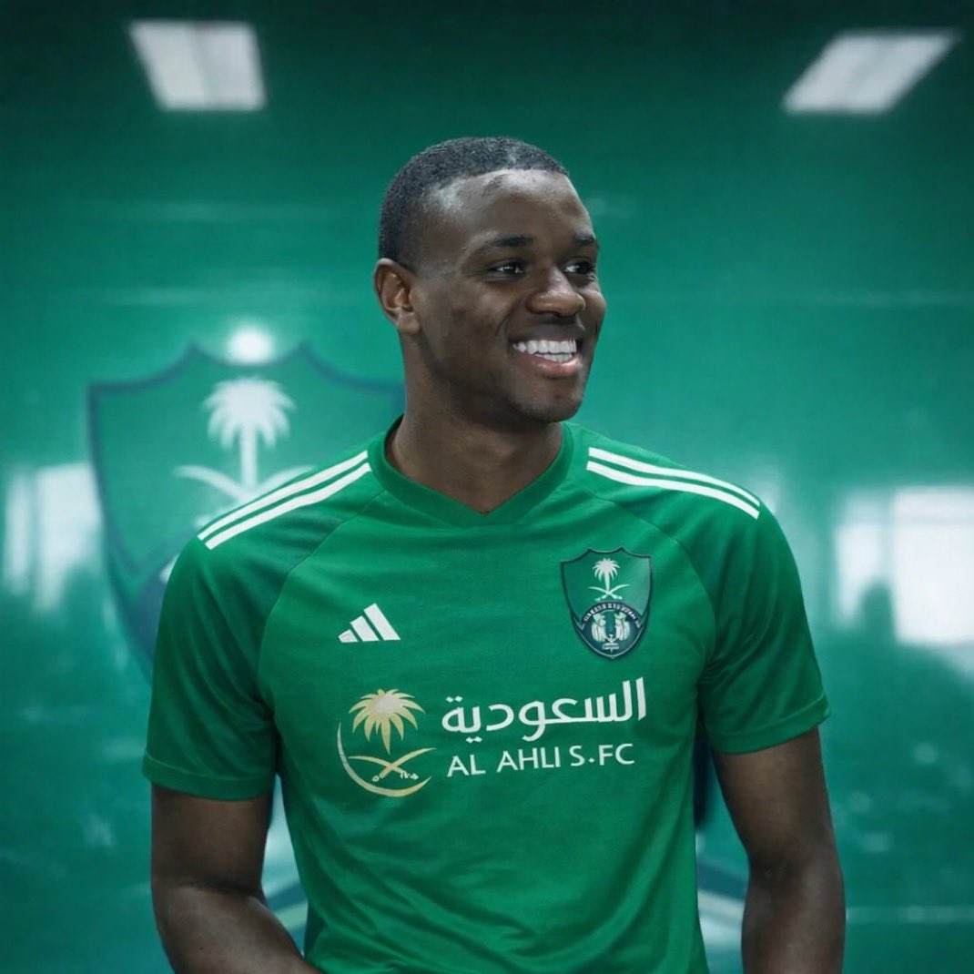 الله يوفقه معنا 💚 .  #الأهلي