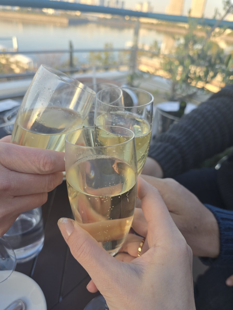 MariaScorpius's tweet image. たかちゃんも参加してのシャンパンからのお肉🍖🥂