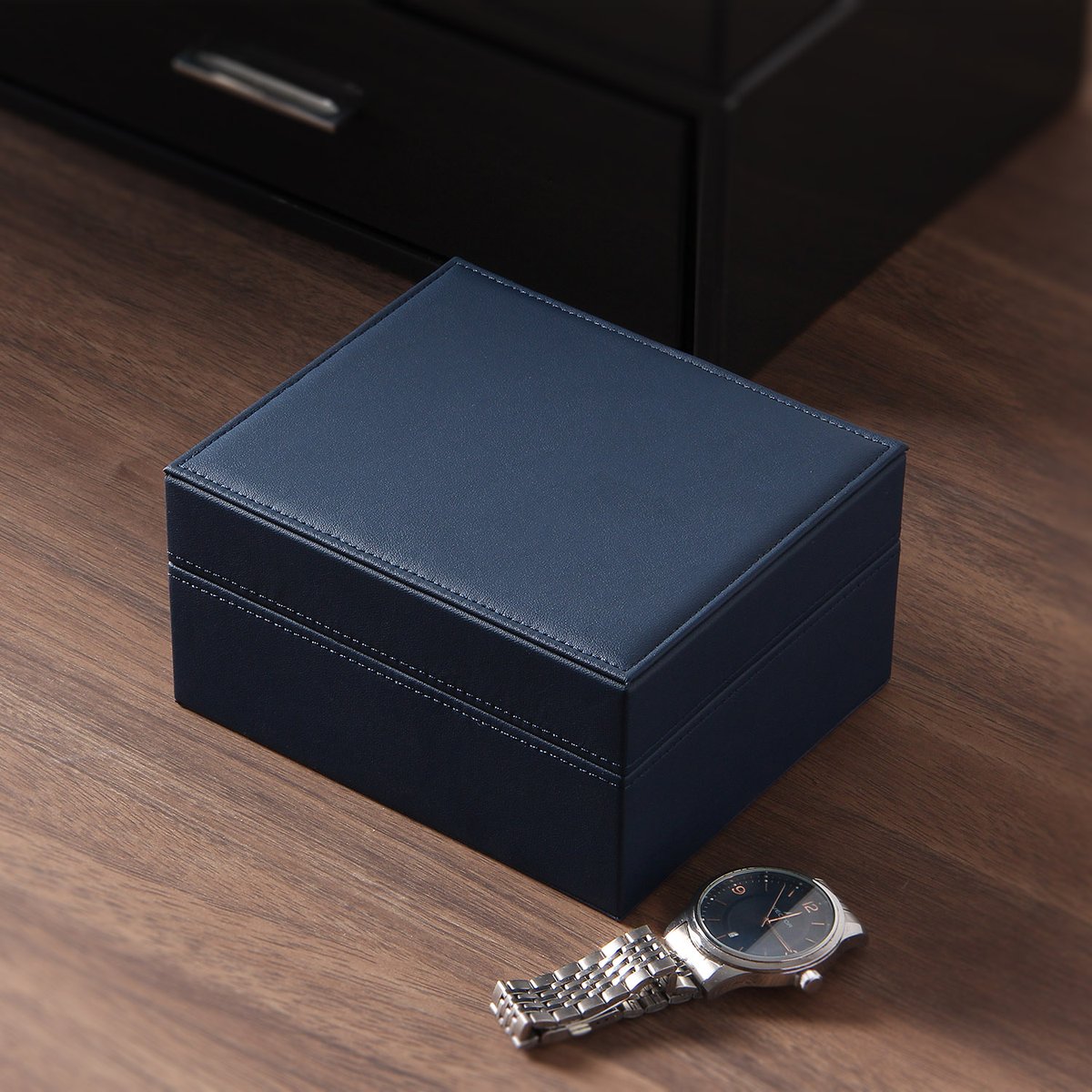 Huaxinrayw's tweet image. The perfect packaging solution for watch brands, jewelers, and corporate gifting. This navy blue case adds a touch of class to any timepiece. Inquire for bulk pricing and exclusive designs.
#watchbox #watchstorage #giftforhim #watchbusiness #retailpackaging #wholesalelashes
