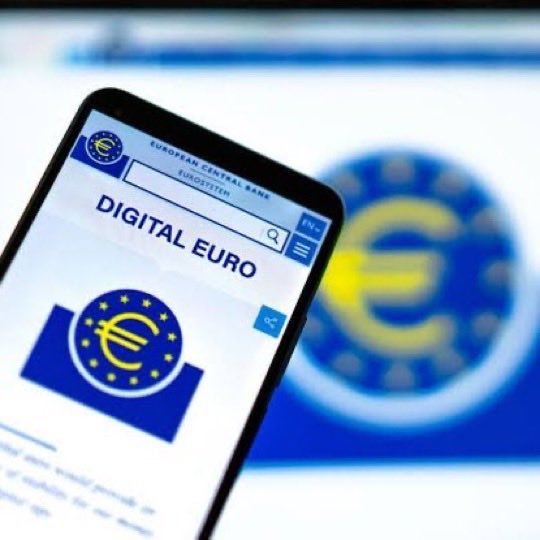 AltcoinsFrance's tweet image. 🚨🇪🇺 L’UE VEUT SORTIR DE VISA &amp;amp; MASTERCARD 

L’Union européenne annonce le lancement d’une infrastructure de paiements numériques 100 % européenne, destinée à remplacer Visa / Mastercard ainsi que Apple Pay / Google Pay.

👉 Zéro frais annoncés
👉 Contrôle européen intégral
👉…