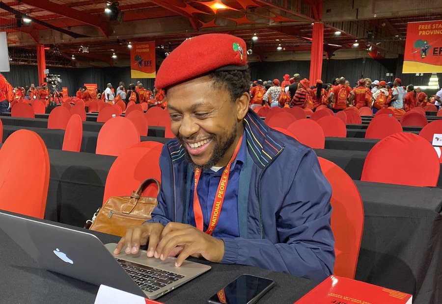 Rakgadi_EM's tweet image. Leave a heart of love to @MbuyiseniNdlozi for refusing to insult EFF although it was attempting to do so. ❤️❤️❤️