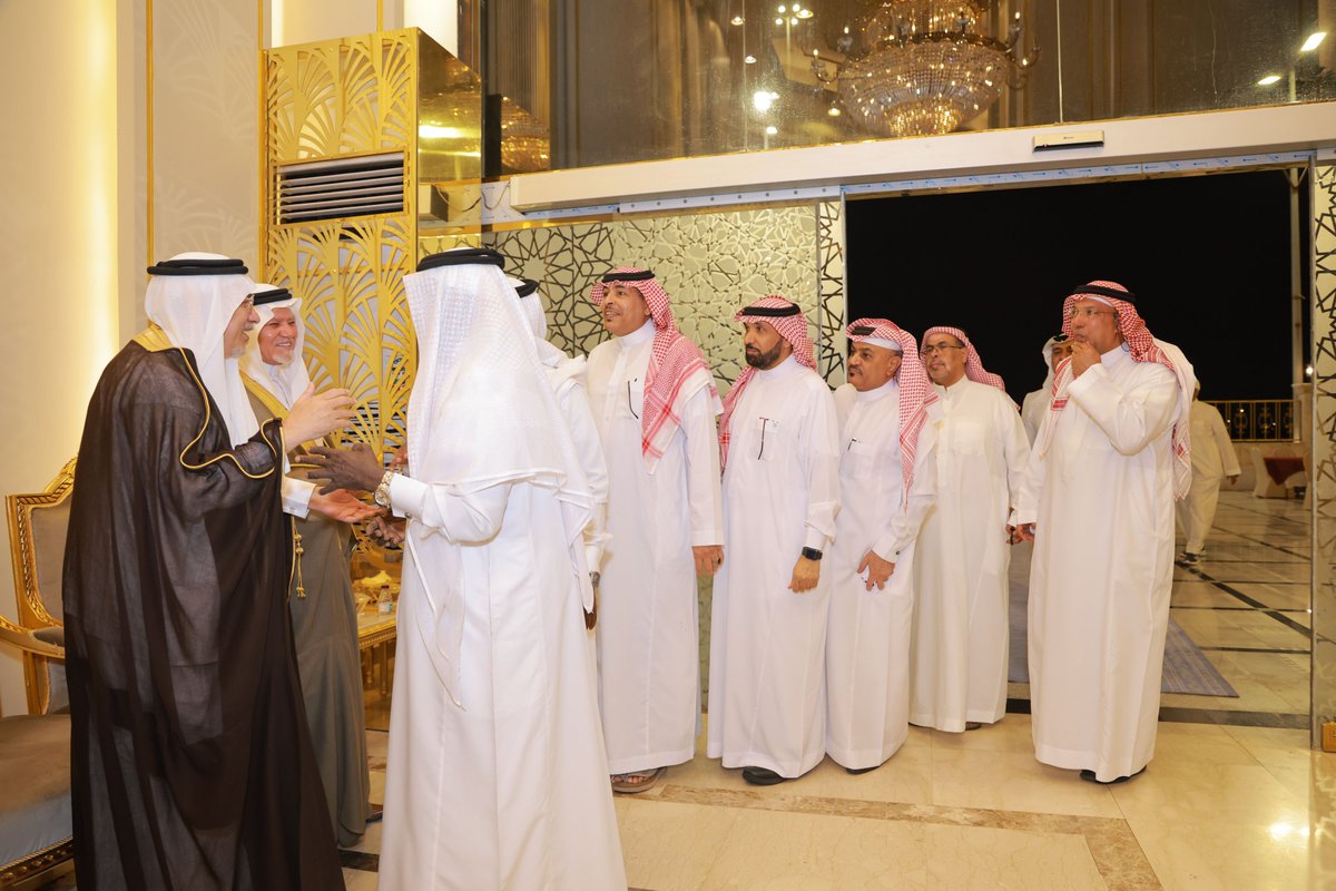 خالص الشكر والتقدير للاستاذ عبدالعزيز الجهني (ابو فيصل)، لتشريفه حفل زفاف ابننا الكابتن طيار محمد كنداسة. 
 وكان لحضوره الكريم بالغ الأثر في نفوسنا، وأضفى على فرحتنا بهجة وسروراً لا يوصف. 
 
#بصمة_اتحادي
#بصمة_رياضي
#افراح_الكنداسة

<a href="/itti_aziz_itti/">Aziz</a>
