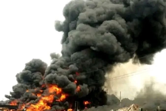musa_kiliya's tweet photo. A bomb has exploded at the General Hospital in Bagudo, Birnin Kebbi.

Early this Tuesday morning, a bomb exploded at the General Hospital in Bagudo, Kebbi State. https://t.co/eMuH1R3QvF